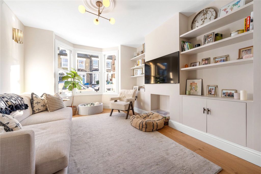 Property photo 1 of 25 Reception