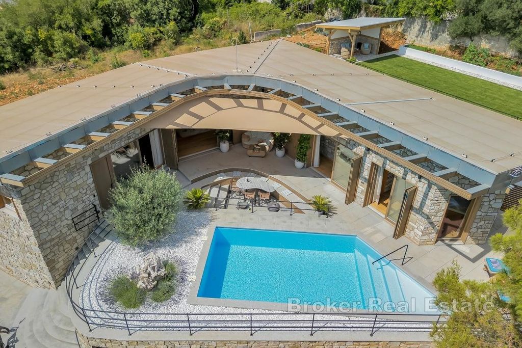 Property photo 1 of 21 Attractive Stone Villa Near The Sea