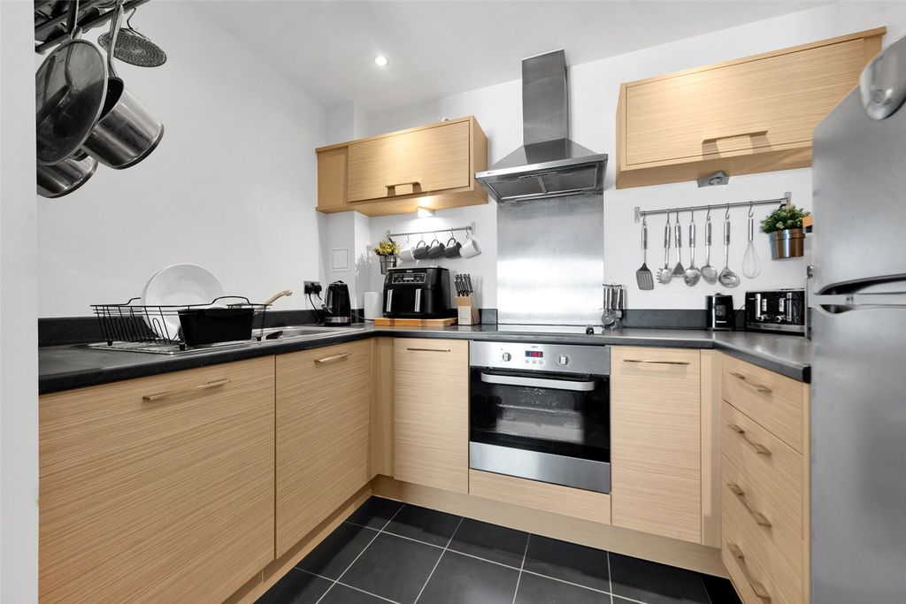 Property photo 3 of 17 Kitchen