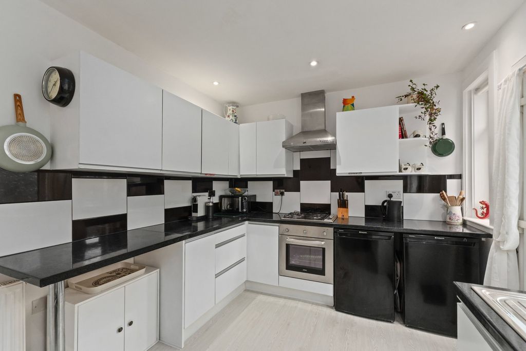 2 bed flat for saleStuart Terrace, Bathgate EH48 photo 5