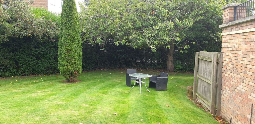 Property photo 2 of 9 Garden