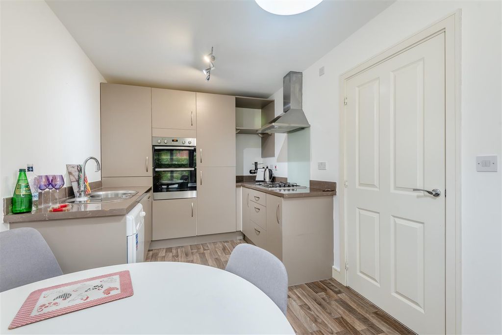 Property photo 2 of 26 8624495-Interior15.Jpg