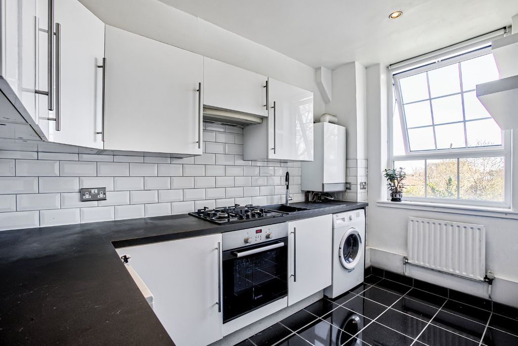 Property photo 2 of 11 Picture No. 16