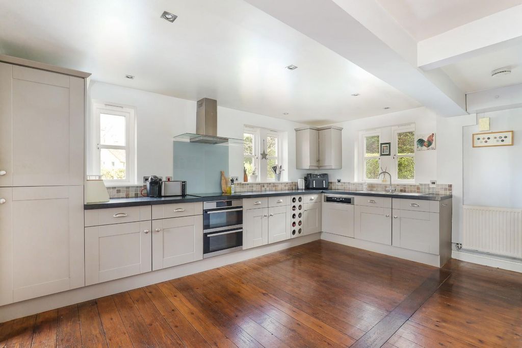 Property photo 2 of 21 Ph37_6480491.Jpg