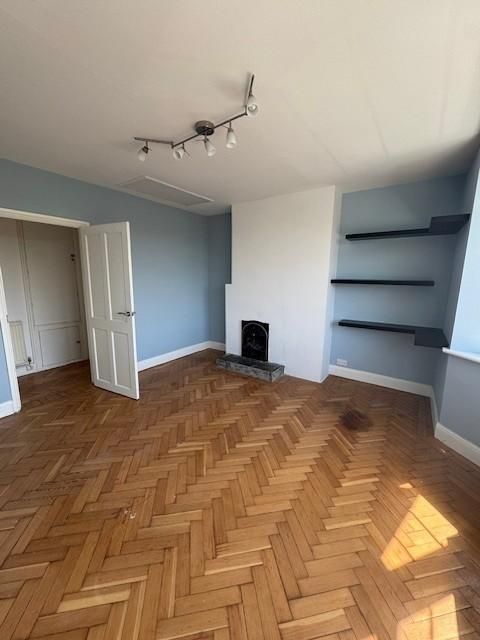 Property photo 1 of 11 Lounge