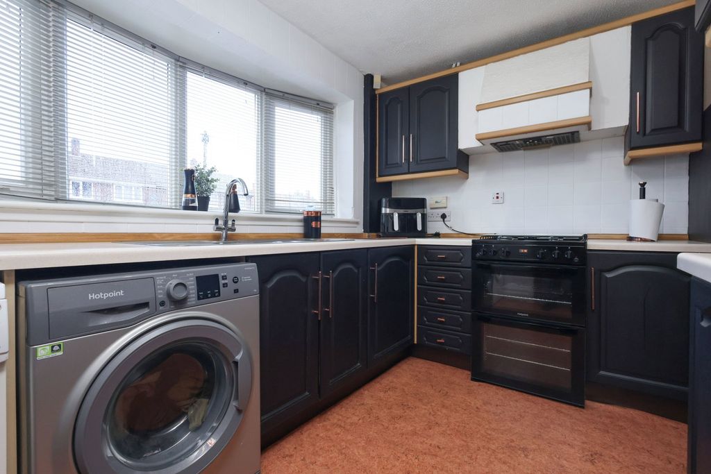 Property photo 3 of 39