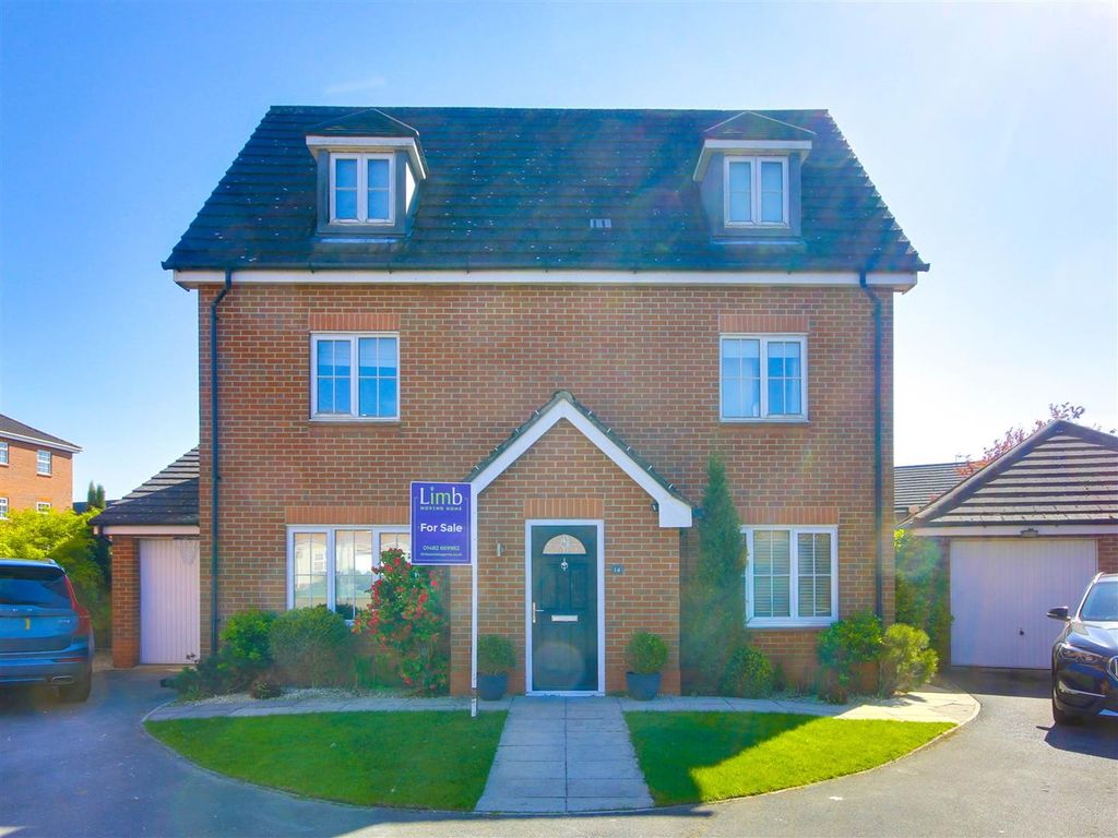 Property photo 1 of 25 Langthwaite Close - Front