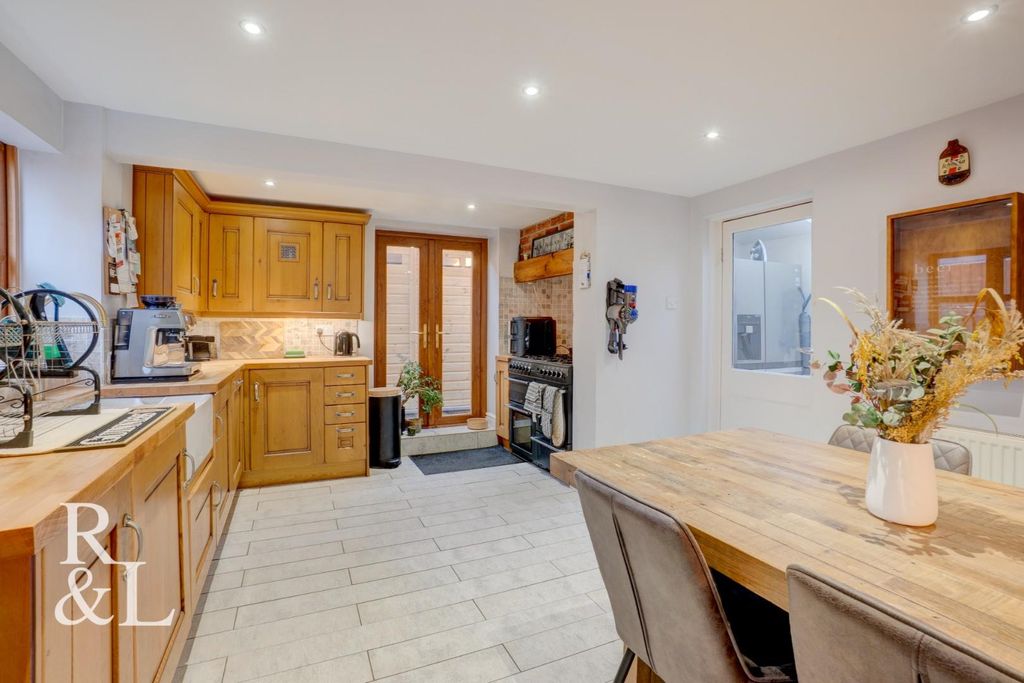 Property photo 2 of 28 Royston&Lund (12).Jpg