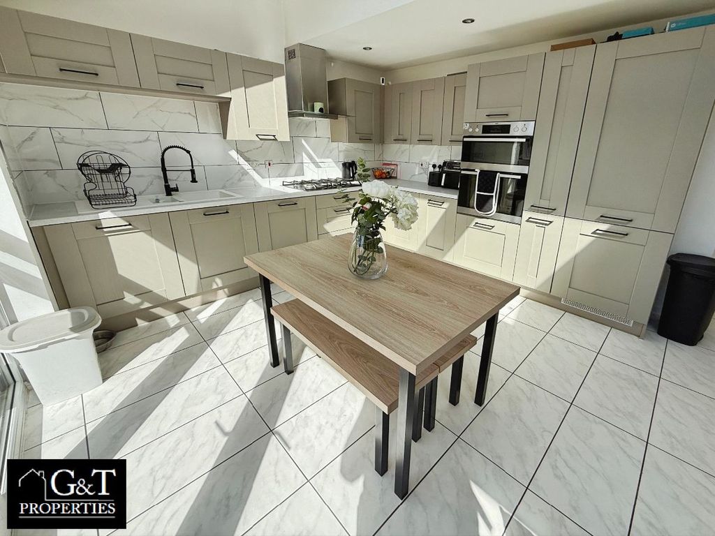 Property photo 1 of 28