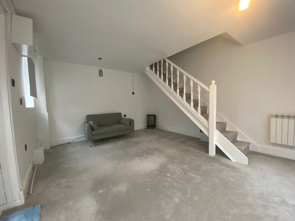 Property photo 3 of 6 Living Room