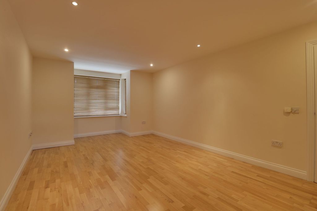 Property photo 3 of 7 Open Plan Living Area