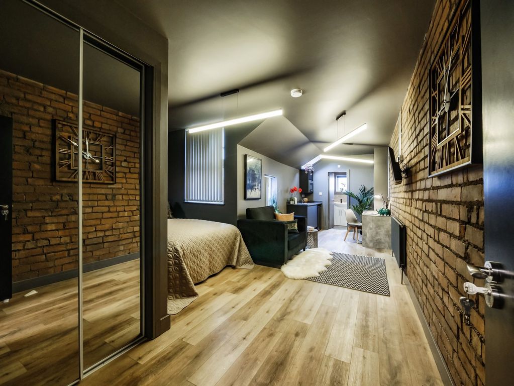 Property photo 2 of 14 A Stylish, Spacious Master Bedroom Featuring Expos...