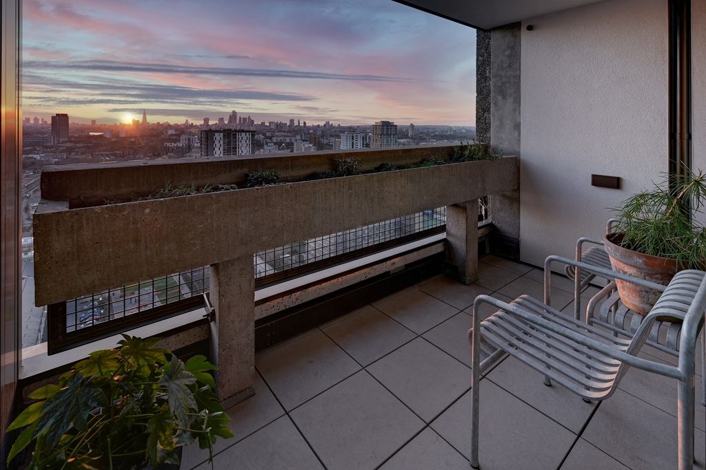 Property photo 2 of 24