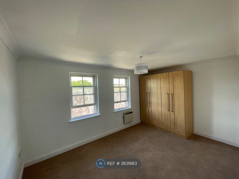 Property photo 3 of 6 Bedroom