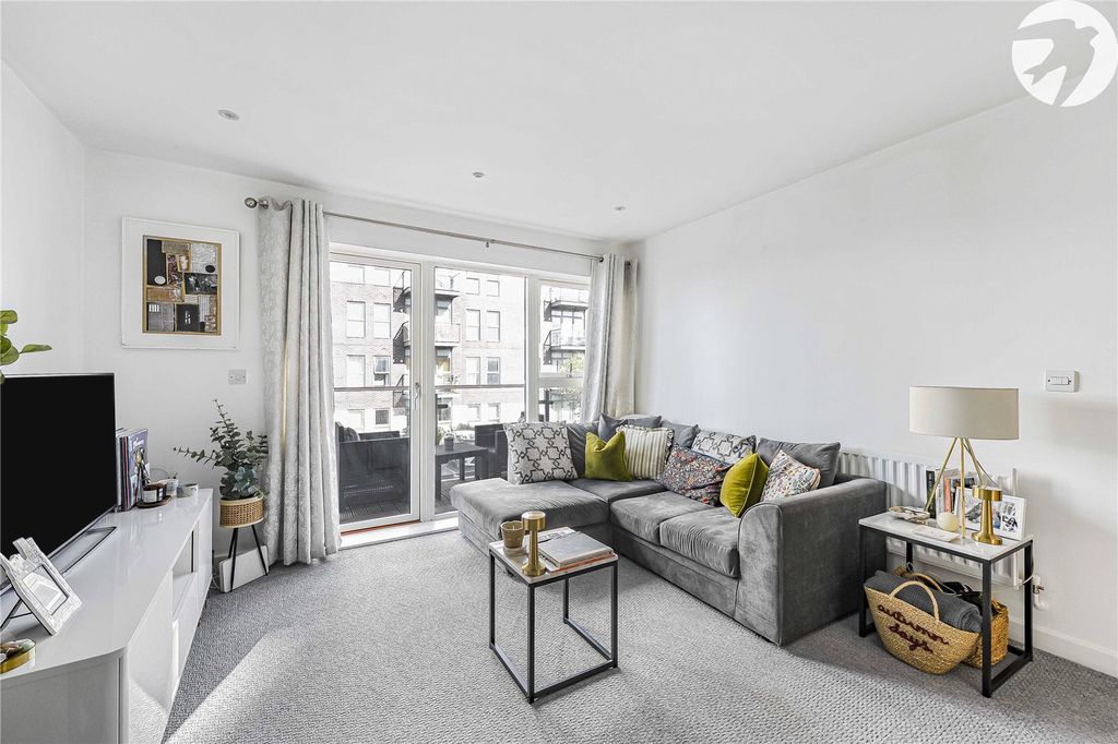 Property photo 2 of 20 Lounge Area