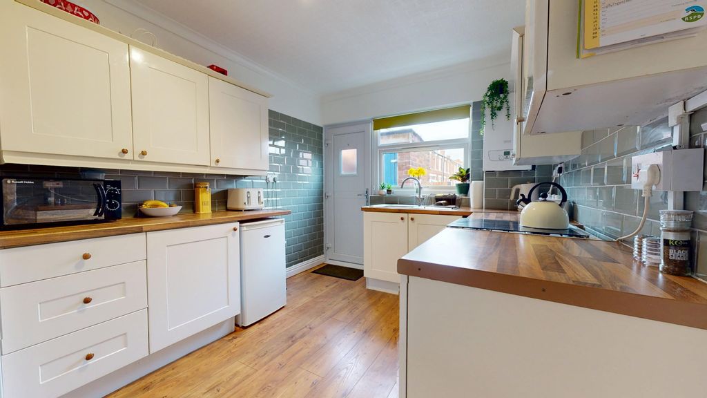 Property photo 2 of 17 4640303