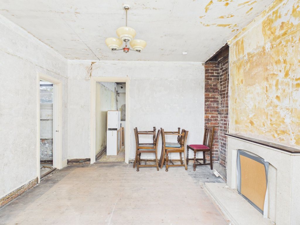 Property photo 3 of 28 Dining Room