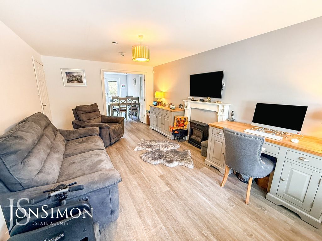 Property photo 3 of 23