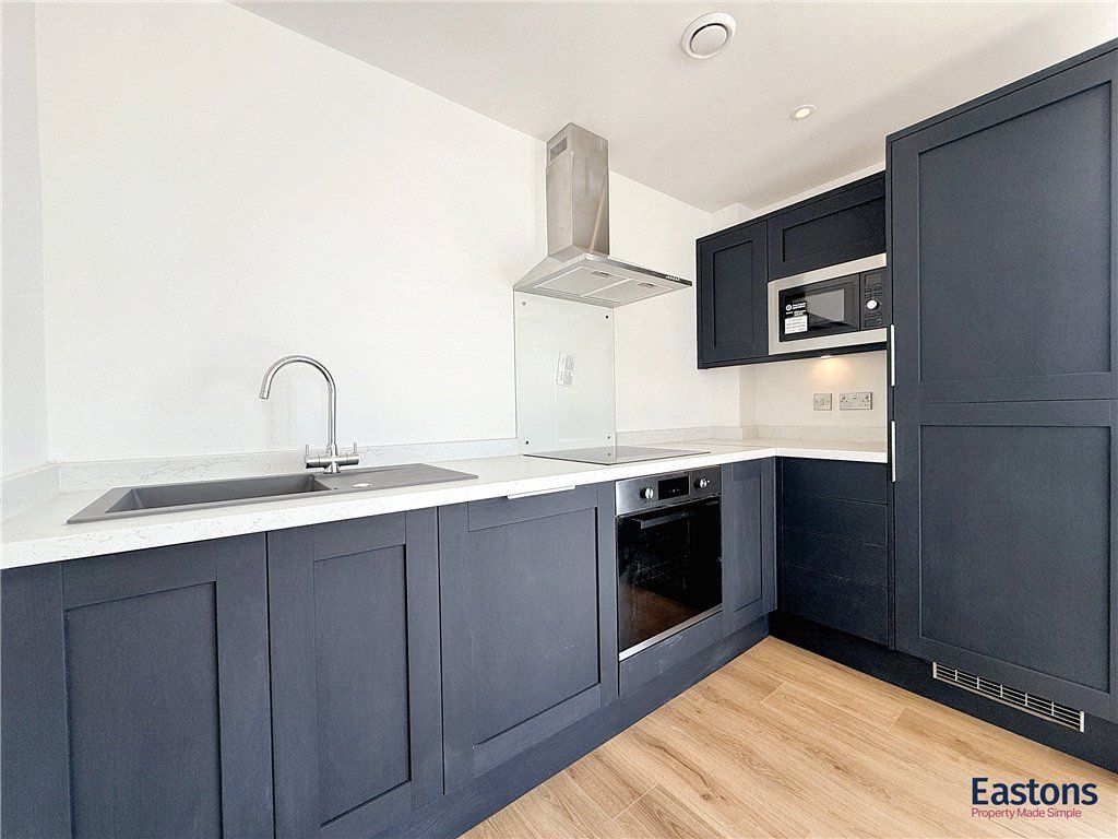 Property photo 3 of 7 Kitchen