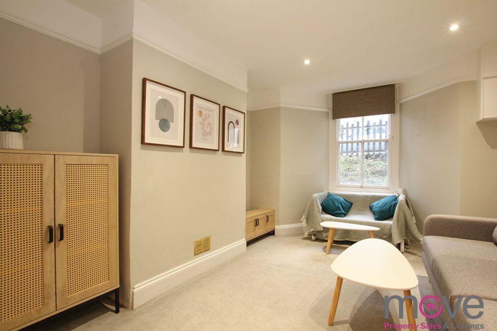 Property photo 2 of 12 Photo 6