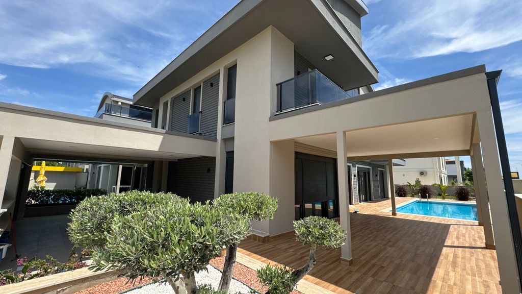 Property photo 2 of 26 Exceptional Villa With A Private Pool For Sale In Belek, Antalya - Landscaped Gardens, Parking And Shady Terraces For Dining