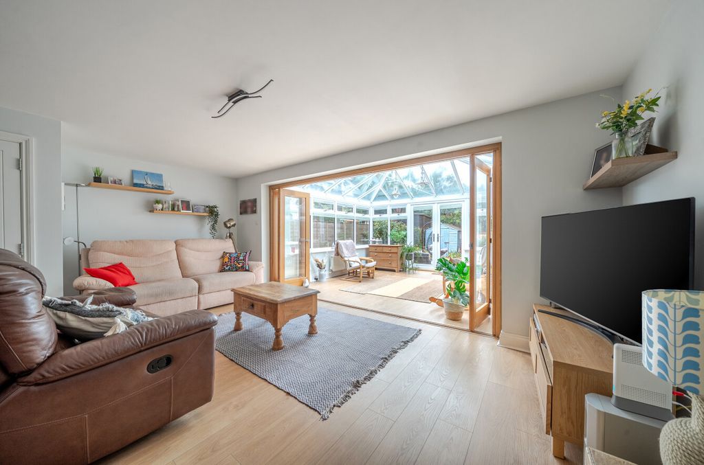Property photo 3 of 16 1501569-11-6A7200...