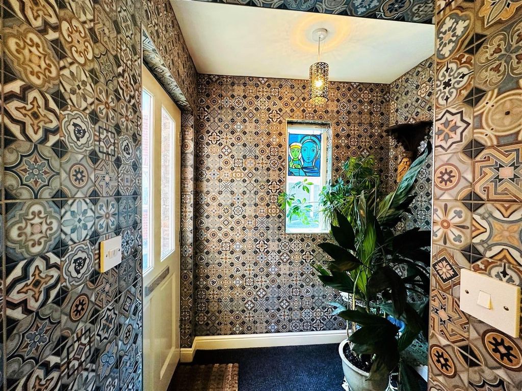 Property photo 2 of 14 Hallway