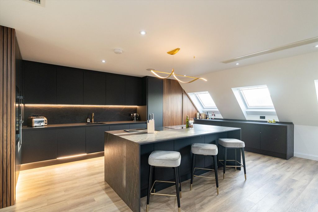 Property photo 2 of 24 Image