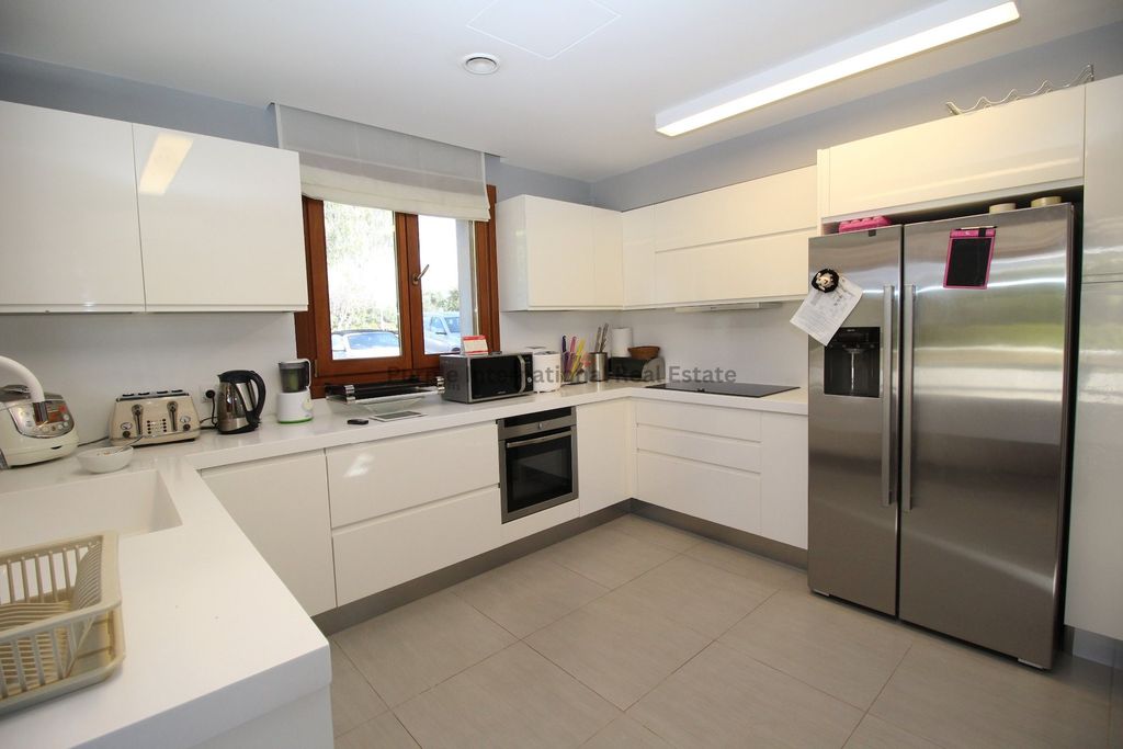 Property photo 3 of 38