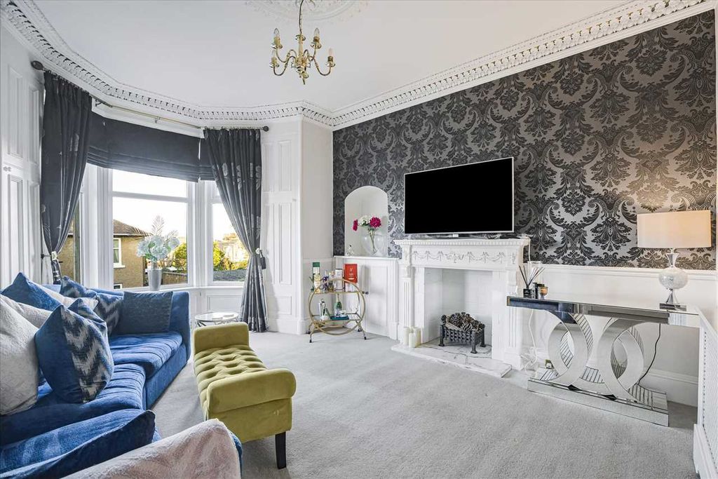 Property photo 3 of 32