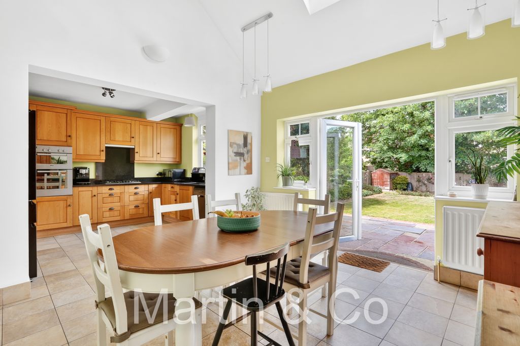 Property photo 1 of 34 1701027818 - 10 Culmington Road, Cr2 - 24