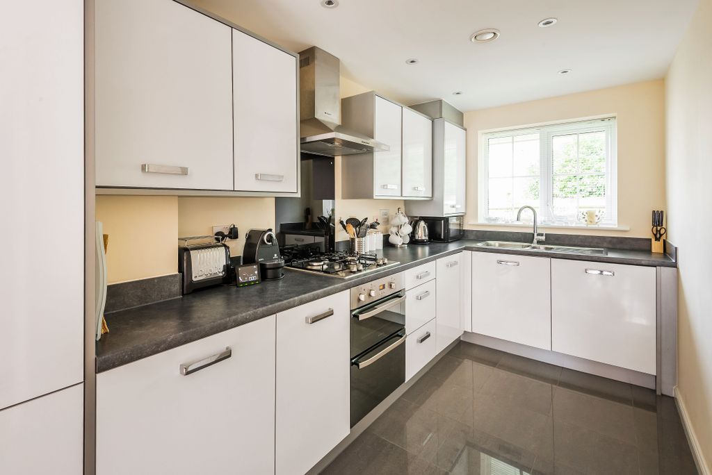 Property photo 3 of 11 Kitchen.Jpg