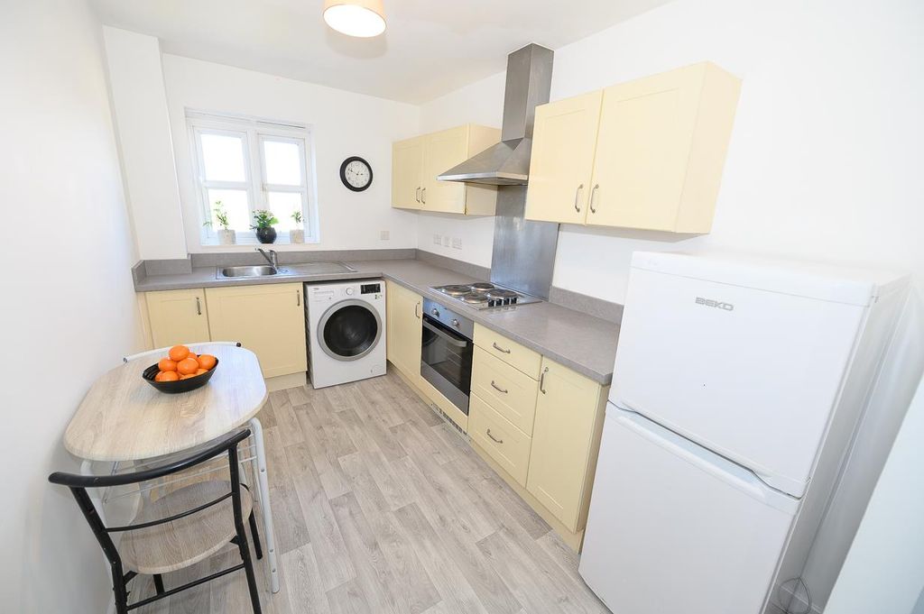 Property photo 3 of 18 Kitchen.Jpg