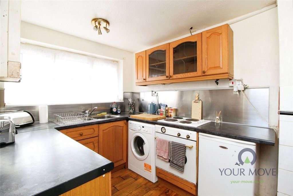 Property photo 2 of 21 Kitchen