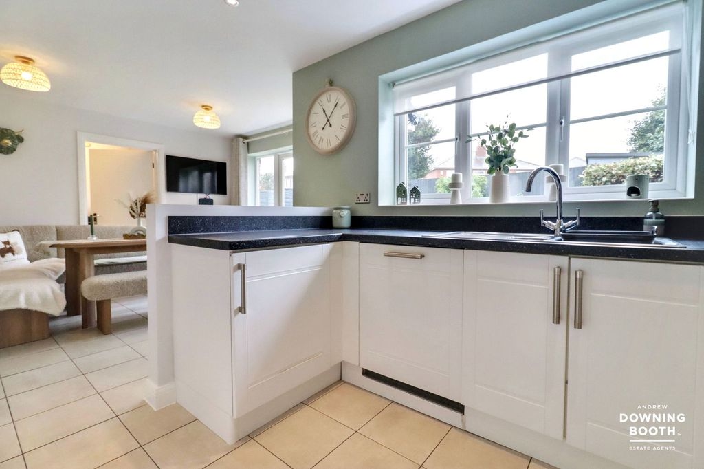 Property photo 2 of 32