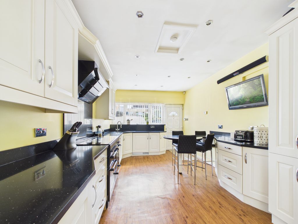 Property photo 2 of 33