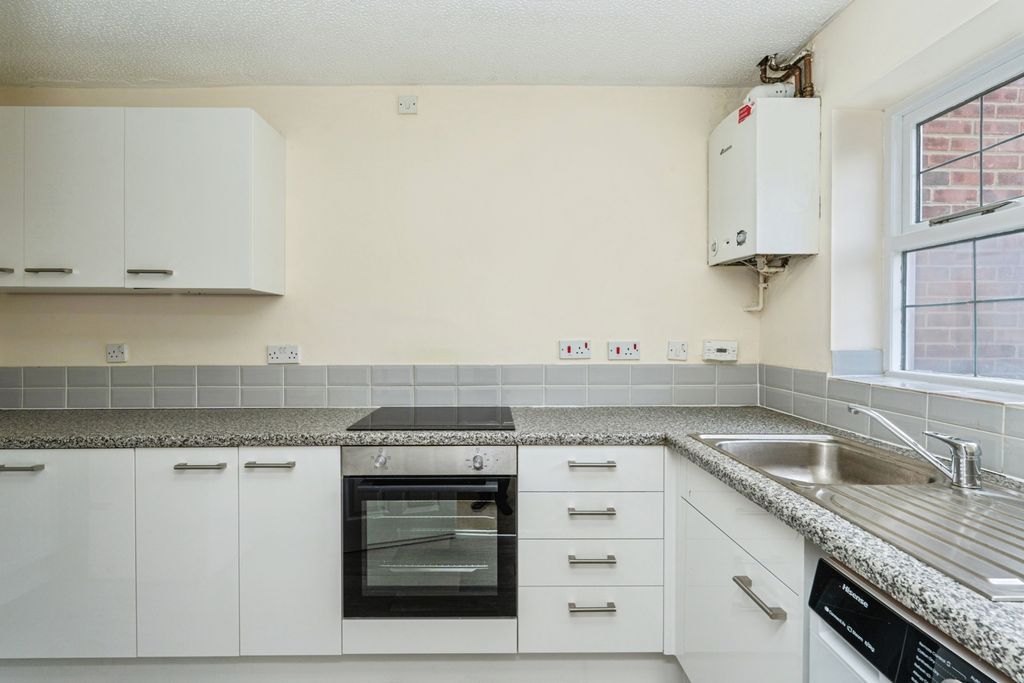 Property photo 2 of 28 Kitchen