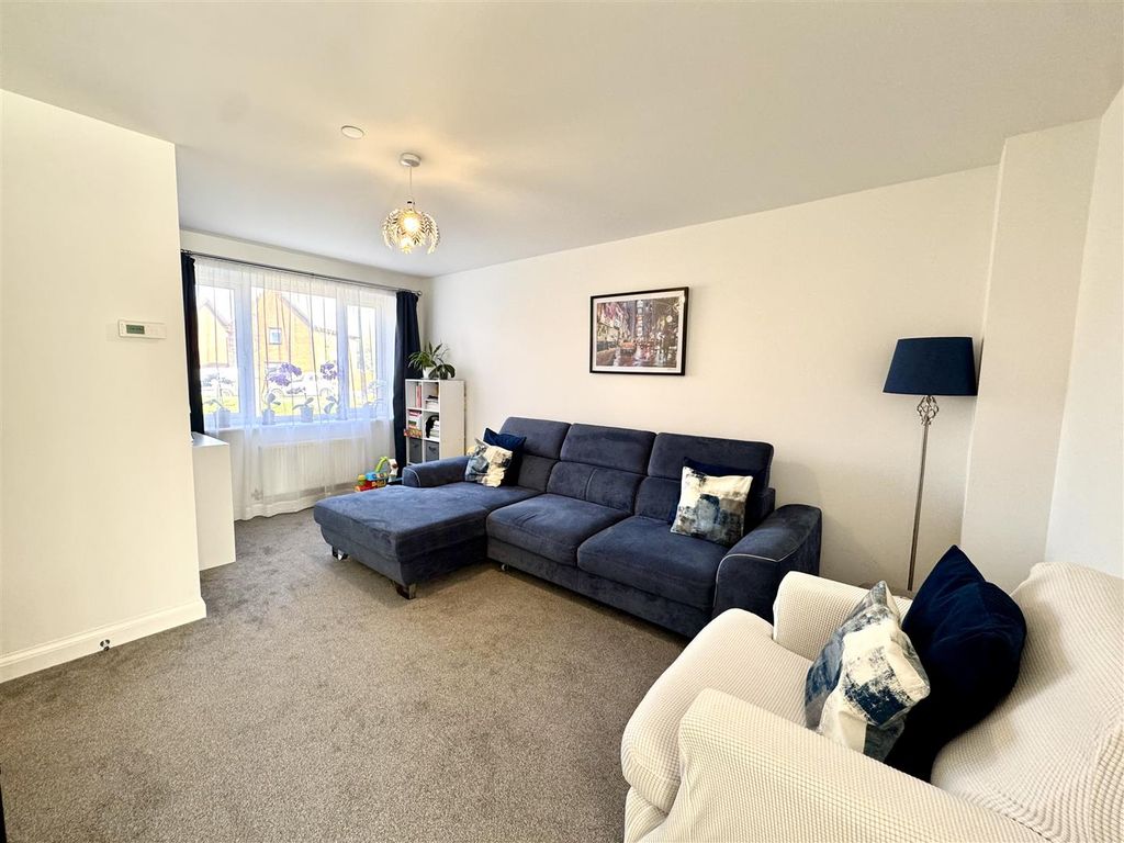 Property photo 2 of 16 Sitting Room