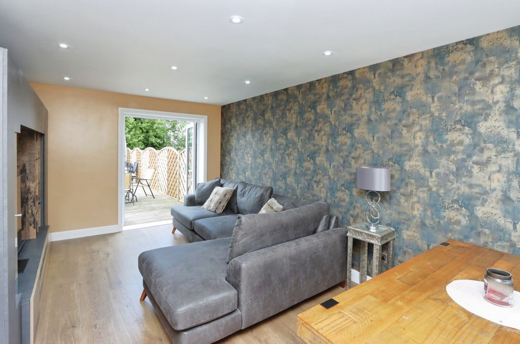 Property photo 2 of 17 Photo