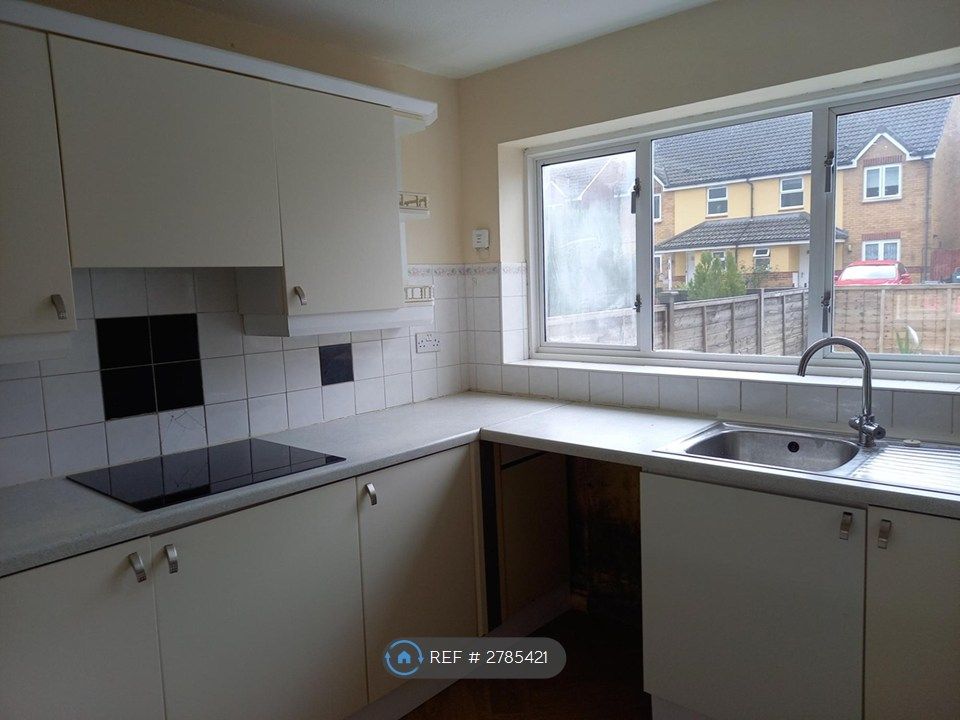 Property photo 3 of 14 Kitchen