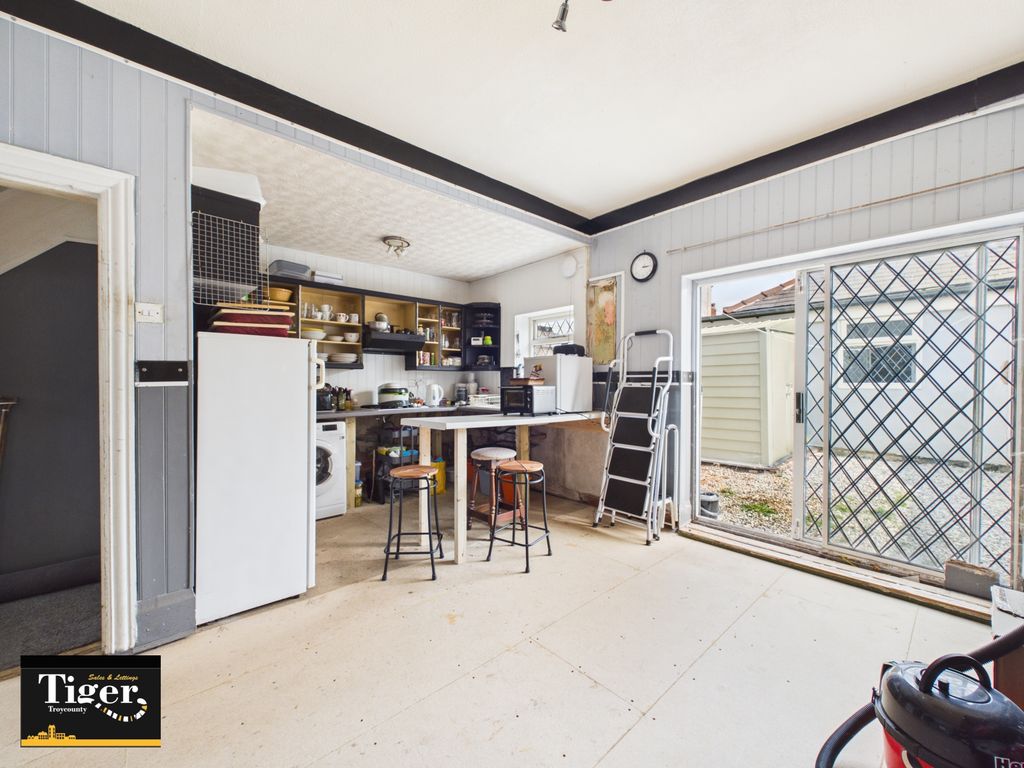Property photo 3 of 13 Cam01931G0-Pr0390-Still002