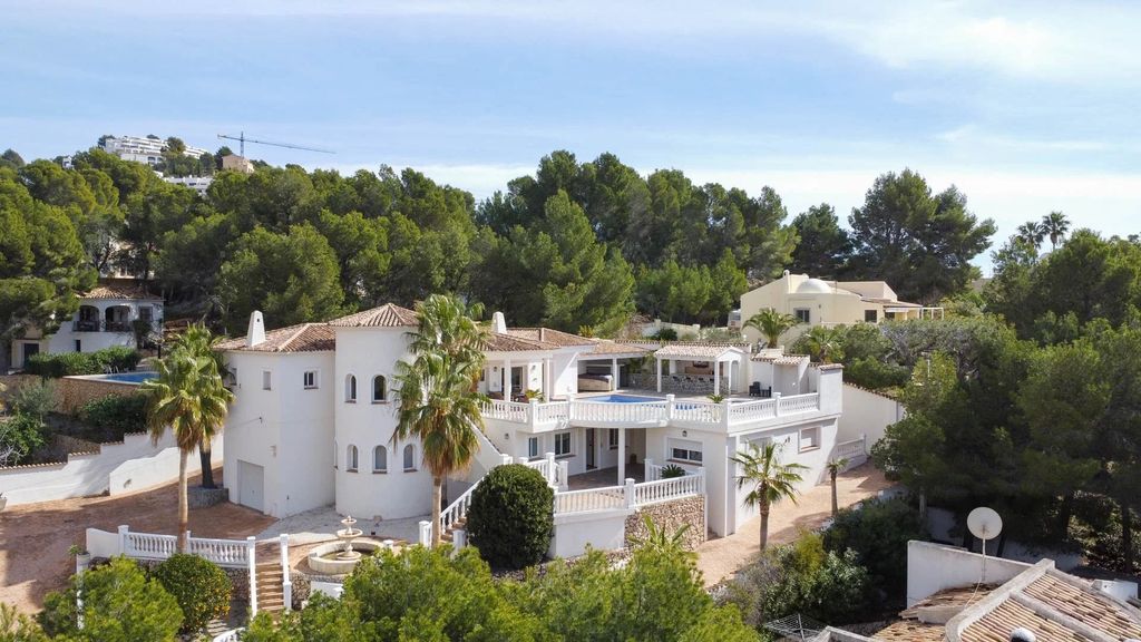Property photo 1 of 57 Beautiful Traditional Villa Located In Alhama Springs, Altea