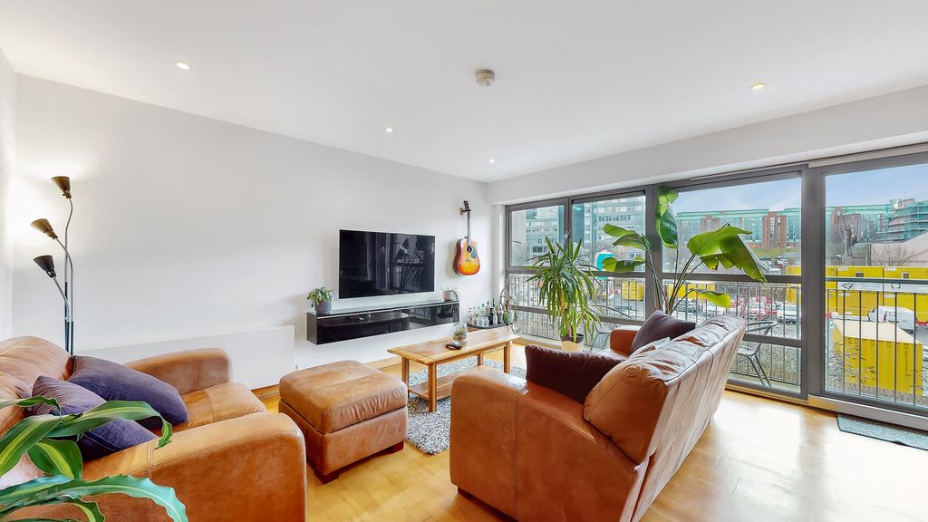 Property photo 3 of 25 23-Print-161 High Street Flat 2.9_4