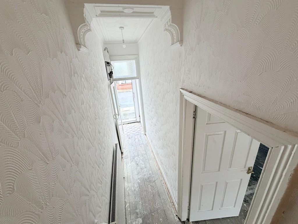 Property photo 3 of 12 Hall