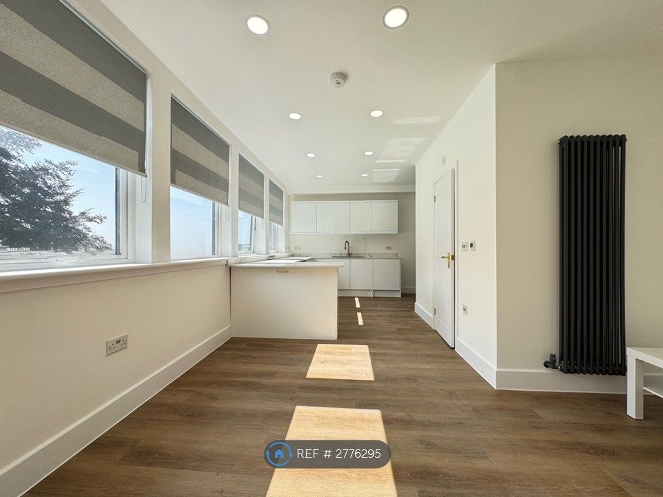 Property photo 1 of 7 Flat 18