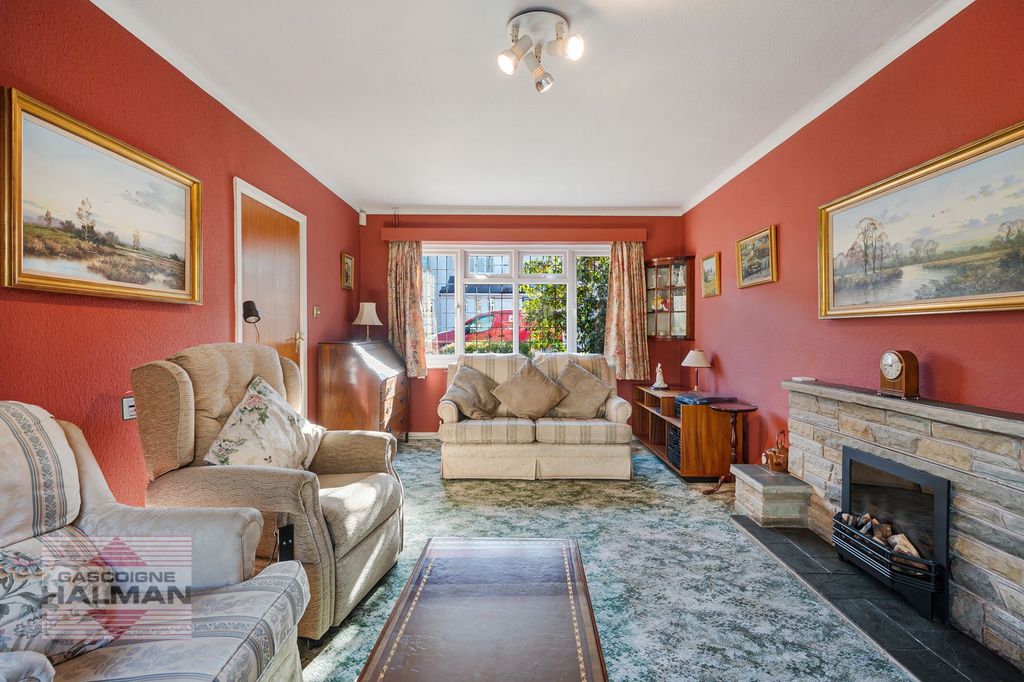 Property photo 3 of 18