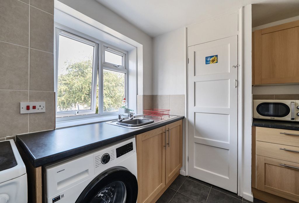 Property photo 2 of 8 1333788-11-688B8B...