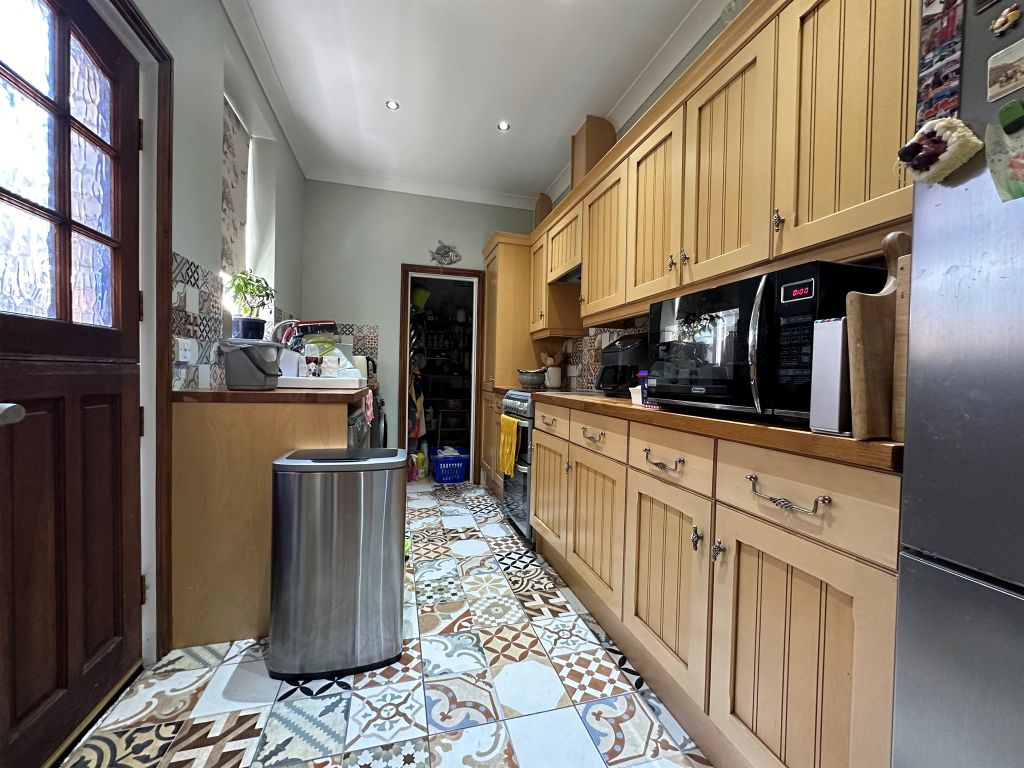 Property photo 2 of 28
