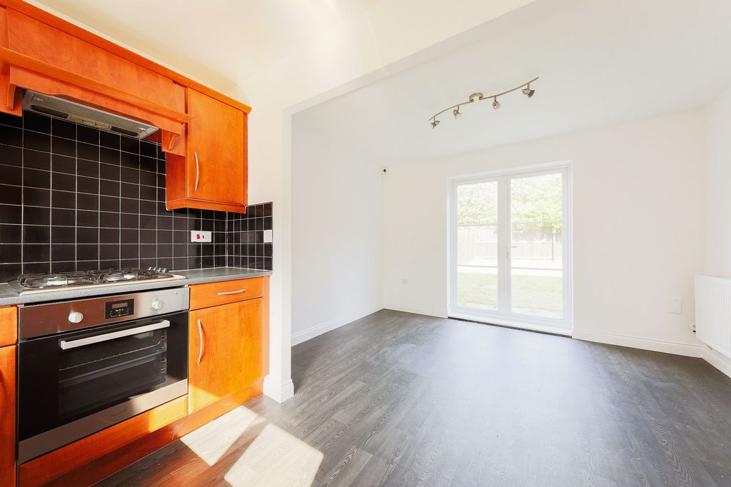 Property photo 3 of 14 Kitchen