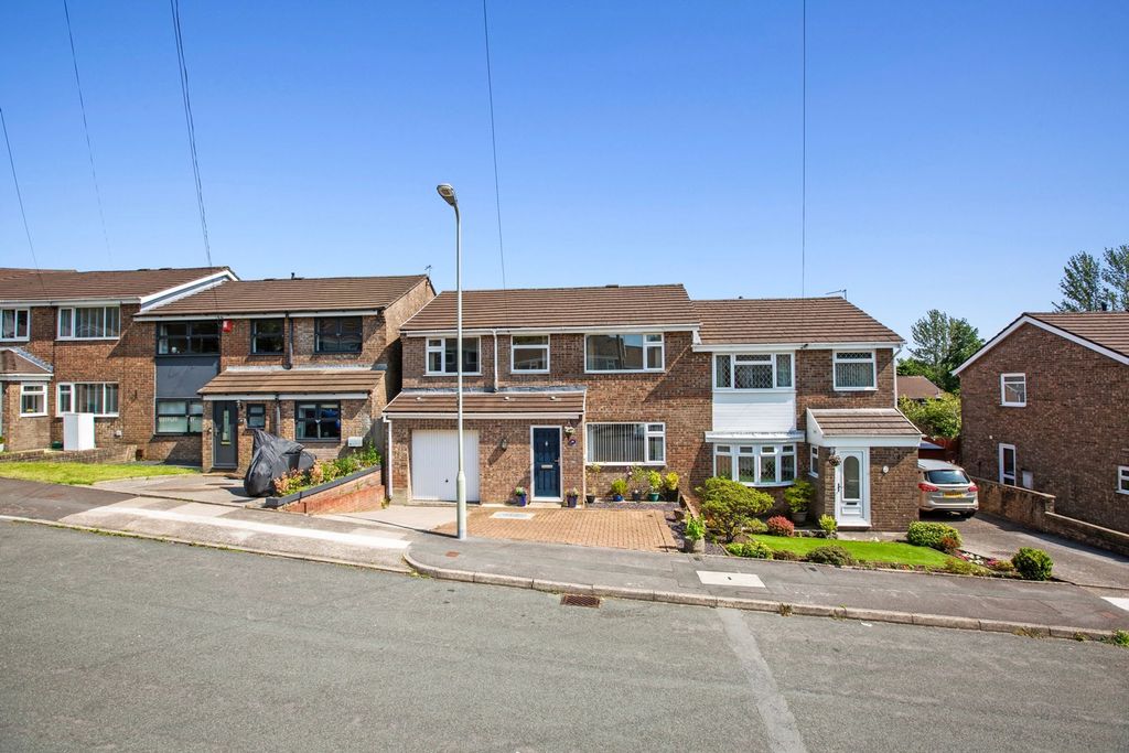 Property photo 1 of 33